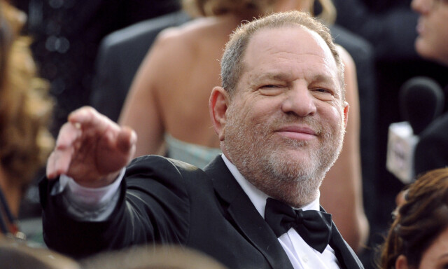 Assistent: - Weinstein dikterte e-poster mens han var naken